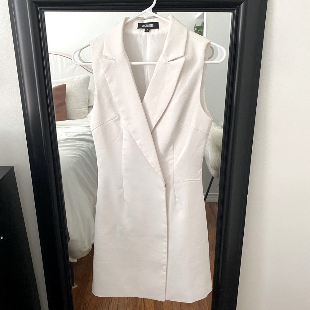 Missguided - Sleeveless Tuxedo Dress
